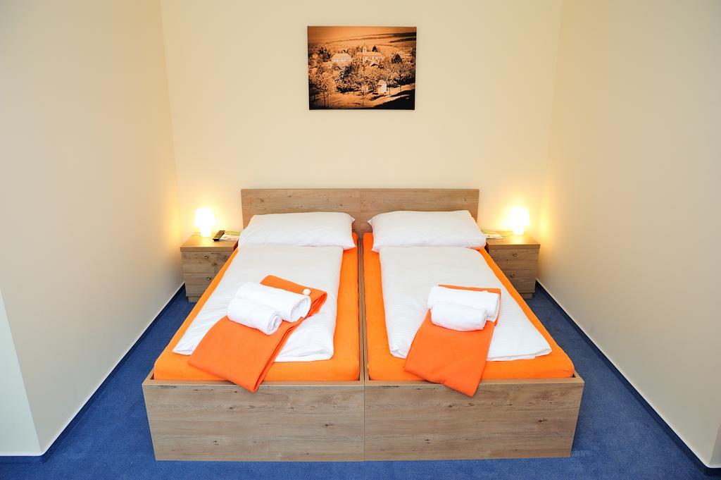 Hotel Praha Potstejn Номер фото