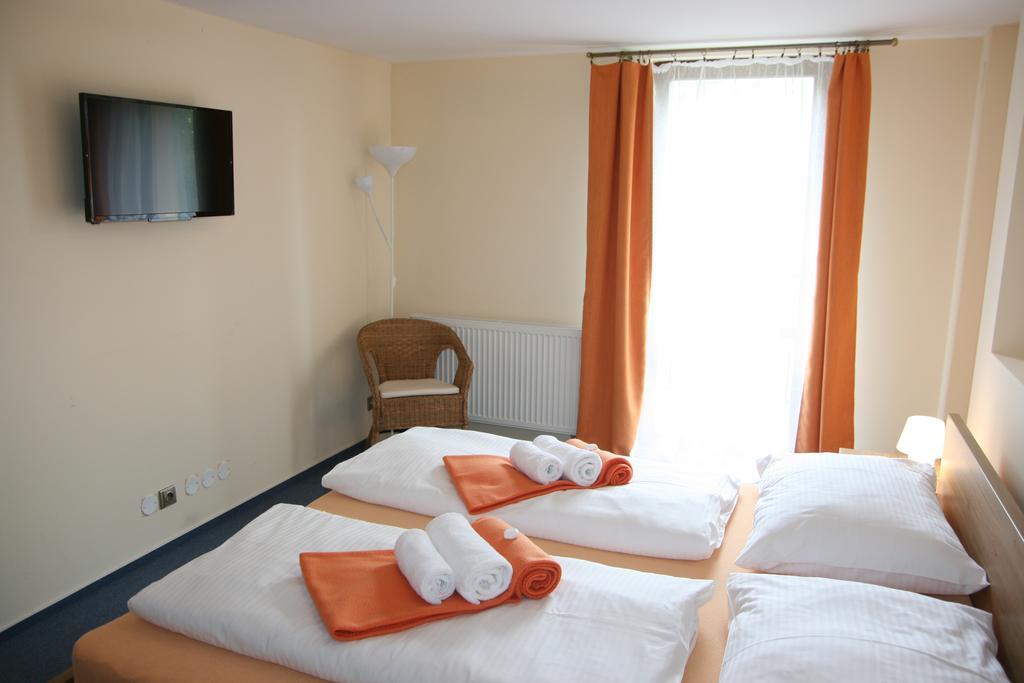 Hotel Praha Potstejn Екстер'єр фото